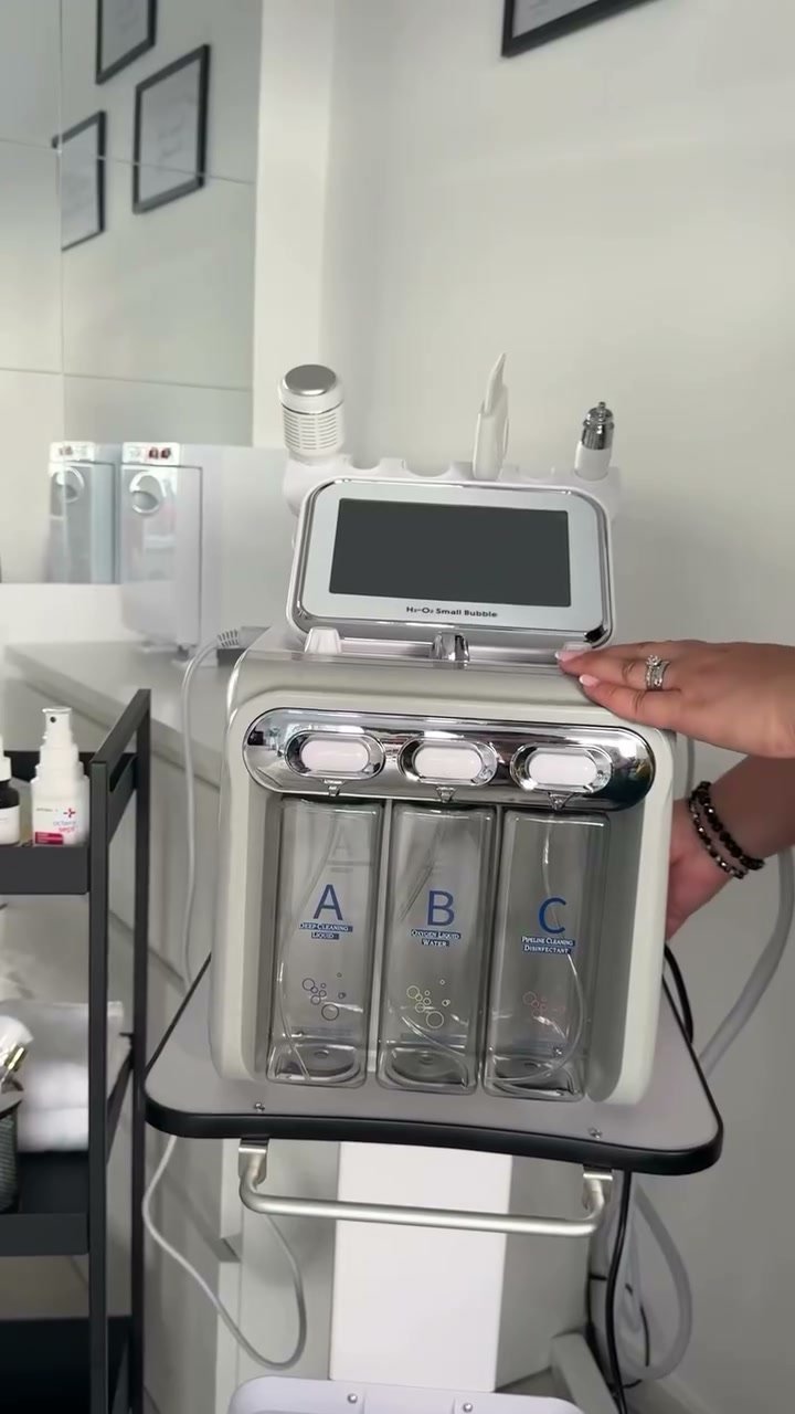 Aquafacial-Gerät mit den drei Wirkstoffbehältern